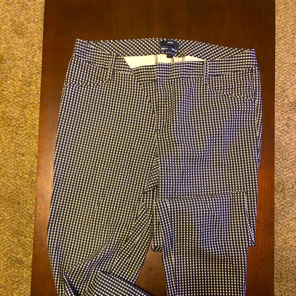 Gap Aubrey Stretch pants (black and white design)